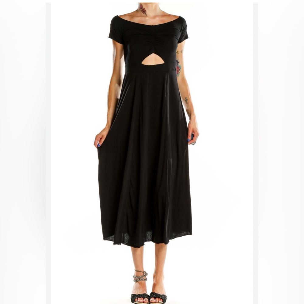 VGUC Free People black jersey midi dress with cutout at the front waist.